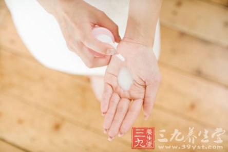 正确选择外阴洗剂及卫生巾