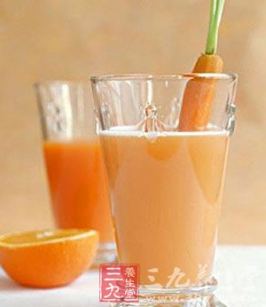 电脑族护肤四部曲:常喝胡萝卜汁抗氧化