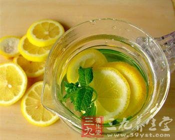 柠檬怎么吃 加蜂蜜泡水养颜好
