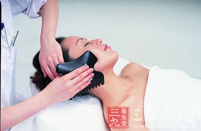 淑女驻颜 也可刮痧排毒