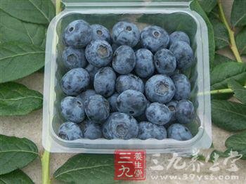 蓝莓营养丰富 适合多种人群食用