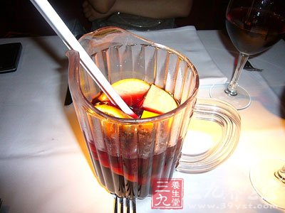 水果酒保健功效 葡萄干酒有助缓解过度疲劳