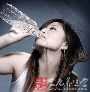 按时喝水