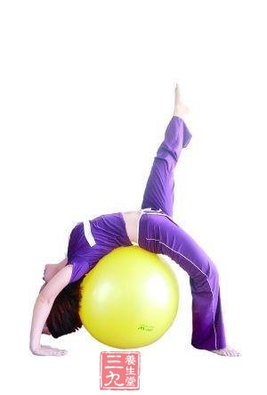 如何健康减肥 瑜伽球让你拥有好身材(2)