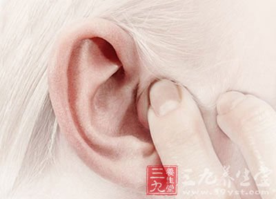按压耳朵预防感冒