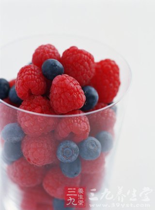 桑葚富含维生素 美容又美发