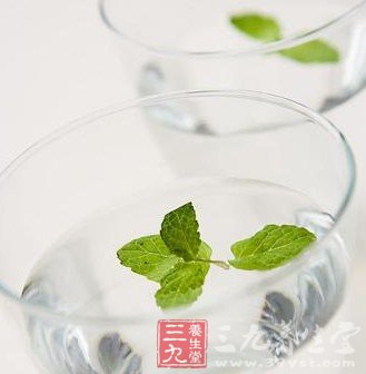 一杯温开水带来的养生功效