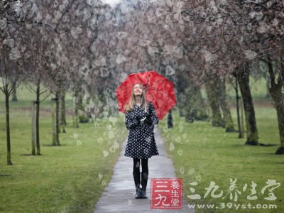 避免受湿邪衣被常曝晒
