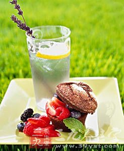 8个有损健康的吃饭习惯你有吗