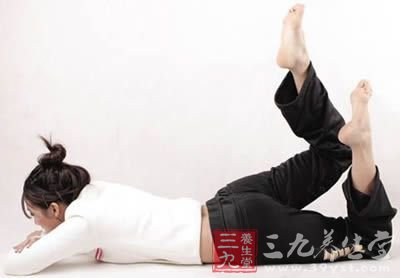 真人示范瘦身操 专攻下半身肥胖