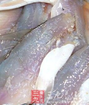 捶背好处多 失眠很容易