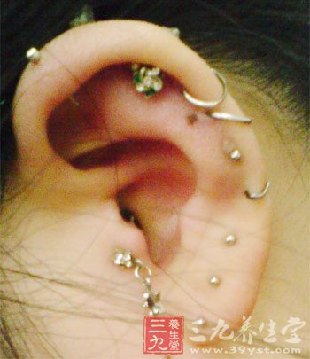 打耳洞5个讲究 让美丽不会发炎