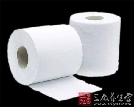 擦手纸pk烘手机 谁是洗手间的卫生大使