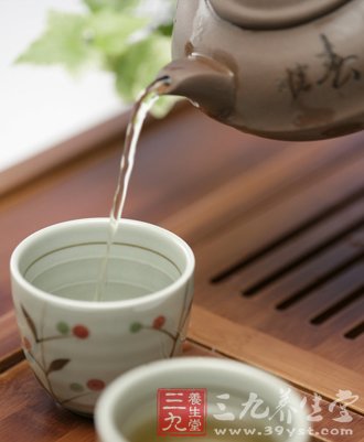 出游晒伤不用愁 饮茶按穴缓晒伤又淡斑
