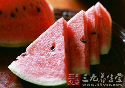 西瓜富含钾有助降血压