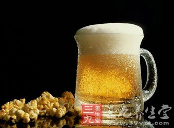 夏天喝啤酒可引发过敏(2)