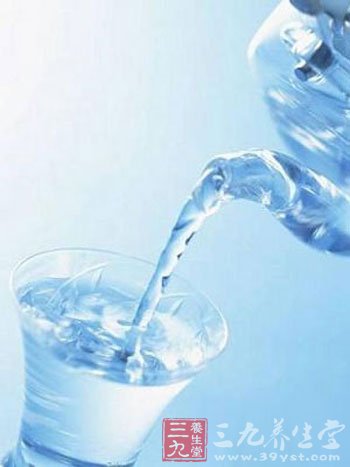 9个关于喝水的小贴士 让皮肤更健康
