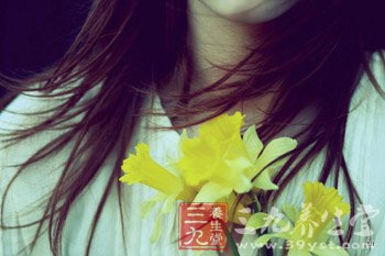 崴脚后切忌按揉应冷敷消肿