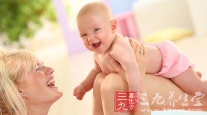 母乳喂养有利于宝宝骨骼发育