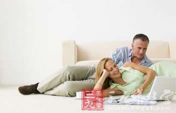 夫妻错误睡姿很伤身
