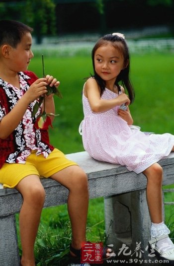 进补不当导致孩子性早熟 慎食五类高激素