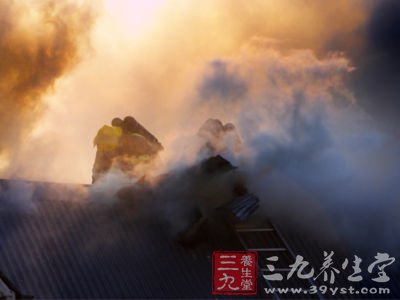 火灾发生要补氧 夏日必备健康急救手册