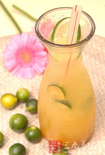 喝水果凉汤防夏季中暑