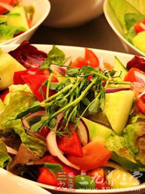 蓝色：大虾墨鱼海鲜沙拉