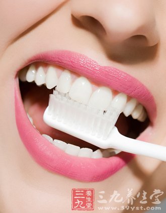 牙齿保健常识 正确刷牙应避开这些误区