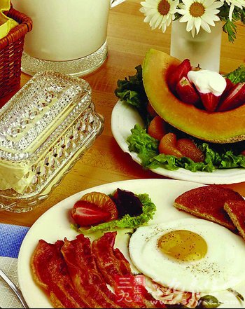 小病365 聚餐吃太饱 撑出来的10种病