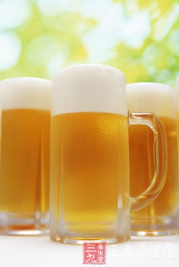 经常痛饮啤酒易引发肾结石