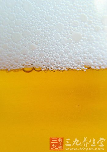 经常痛饮啤酒易引发肾结石