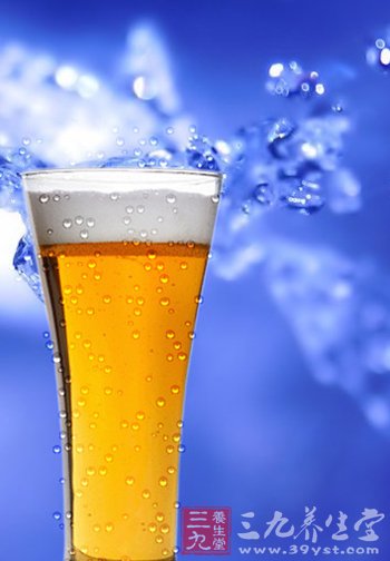 经常痛饮啤酒易引发肾结石