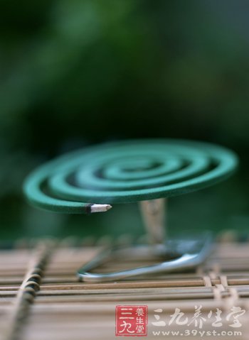 女人常化妆 易招蚊子咬