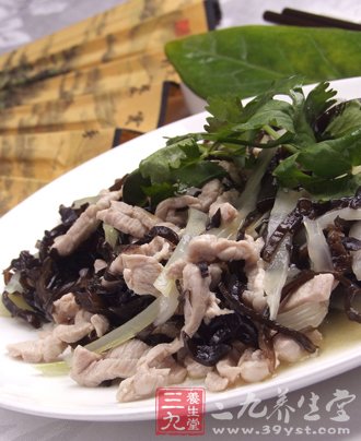 梅雨季节多吃药膳食去湿气