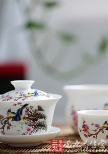 浓茶喝过量当心中毒