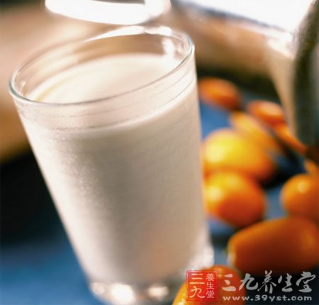 牛奶怎么喝才营养健康又美容