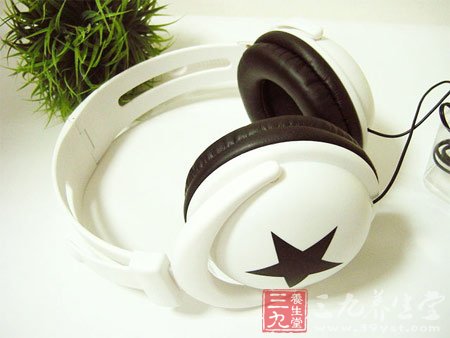 早晚高跟鞋不离脚 让你短命的办公室恶习