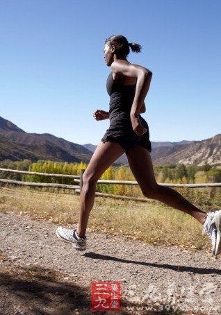 站立行走跑 7种姿势容易伤害女性身体