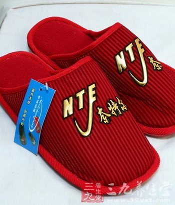 老人在家穿什么样拖鞋好