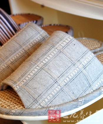 老人在家穿什么样拖鞋好