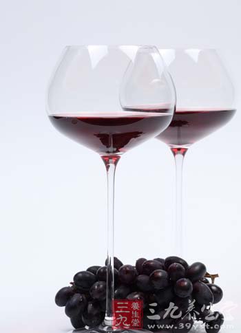 烟民 喝红酒有助防肺癌