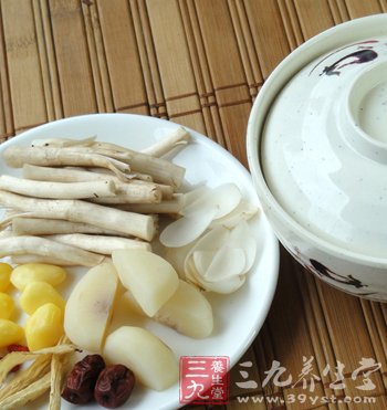 养生汤品 鲜莲子干百合煲田鸡