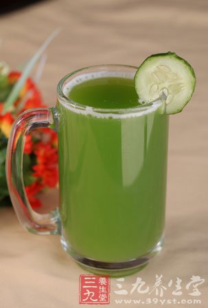 五种蔬果饮料喝走熊猫眼