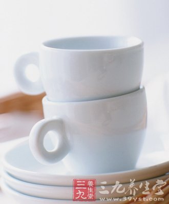 惊爆 一次性纸杯装水有害双酚A浓度升36倍