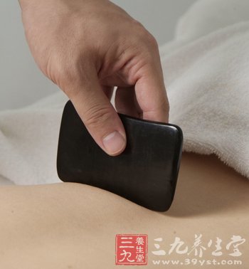 中医揪痧帮你消除肿胀