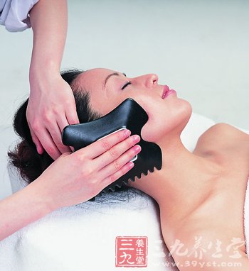 中医揪痧帮你消除肿胀