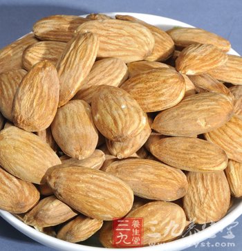 百合杏仁枇杷粥防燥润肺滋阴