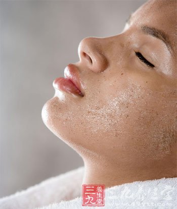面膜使用6大误区 毁掉皮肤健康