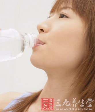 正确的喝水方法可以减肥